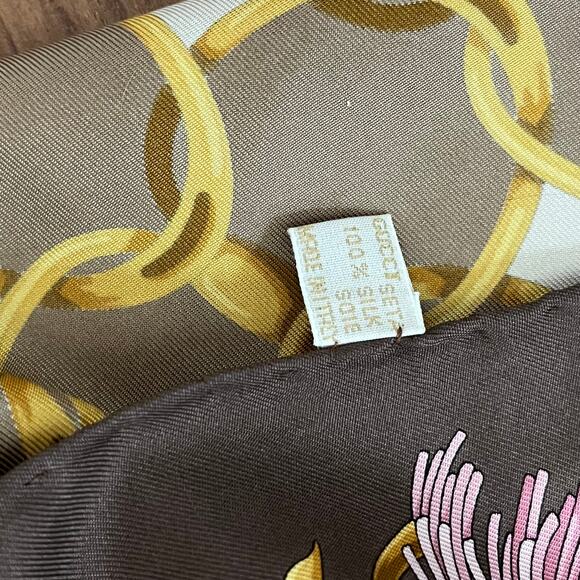 GUCCI Brown Silk Scarf with chains and tassels - Picture 3 of 3